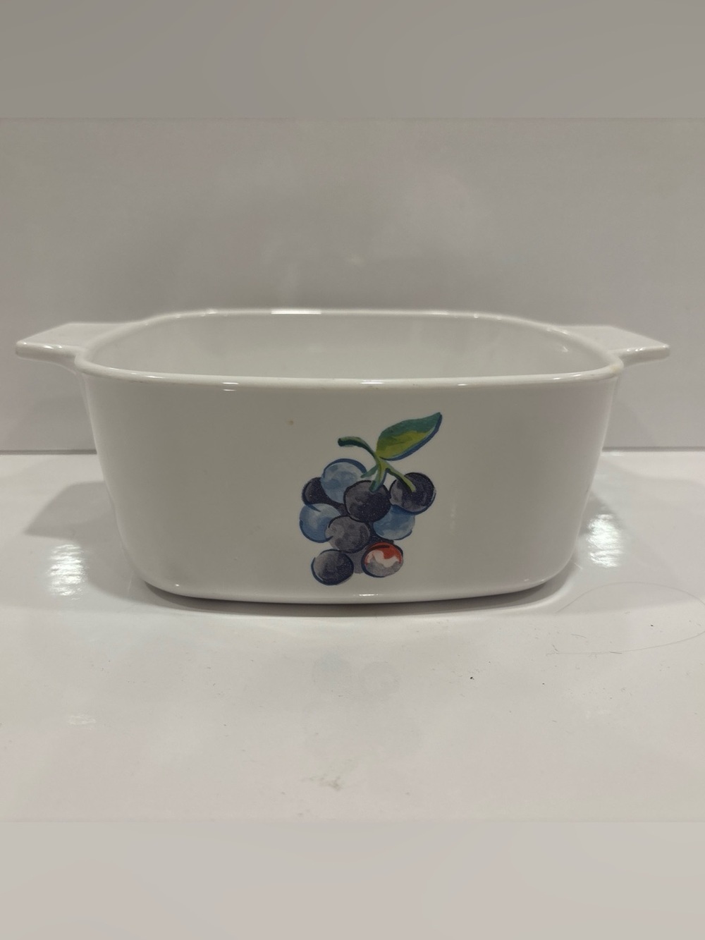 Vtg Corning Ware A-1.5-B Fruit Basket Grapes 1.5 Qt Casserole White